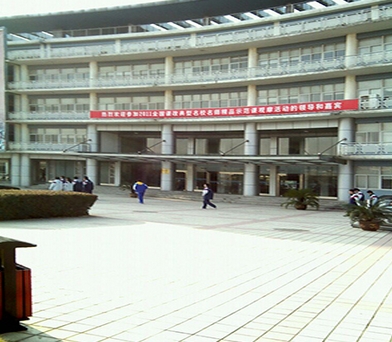 南京理工大學(xué)藝文館玻璃清洗